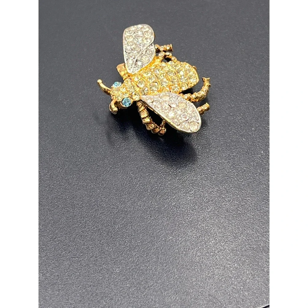 Kenneth Jay Lane KJL Signed Gold Tone Rhinestone Queen‎ Bee Blue Eyes Brooch Pin